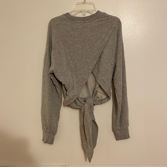 EUC Athleta Oasis Yoga Tie Back Sweatshirt Grey Heathered Size XXS Semi Fitted - Picture 3 of 5